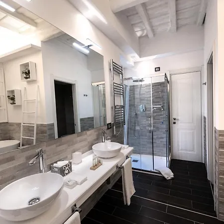 בית הארחה Barcaccia Luxury 4*